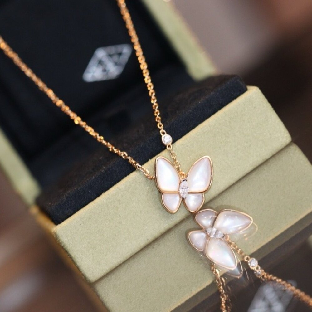 ✨✨✨Authentic Van Cleef & Arpels necklace✨✨✨